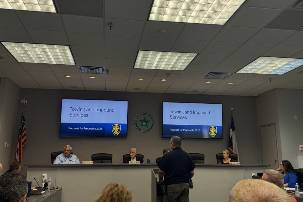 Hollywood Park to contract new towing service