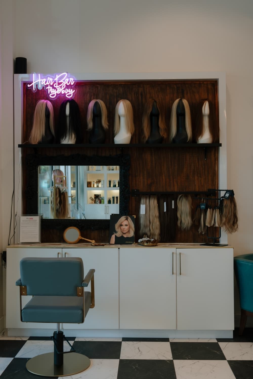 wig try on station