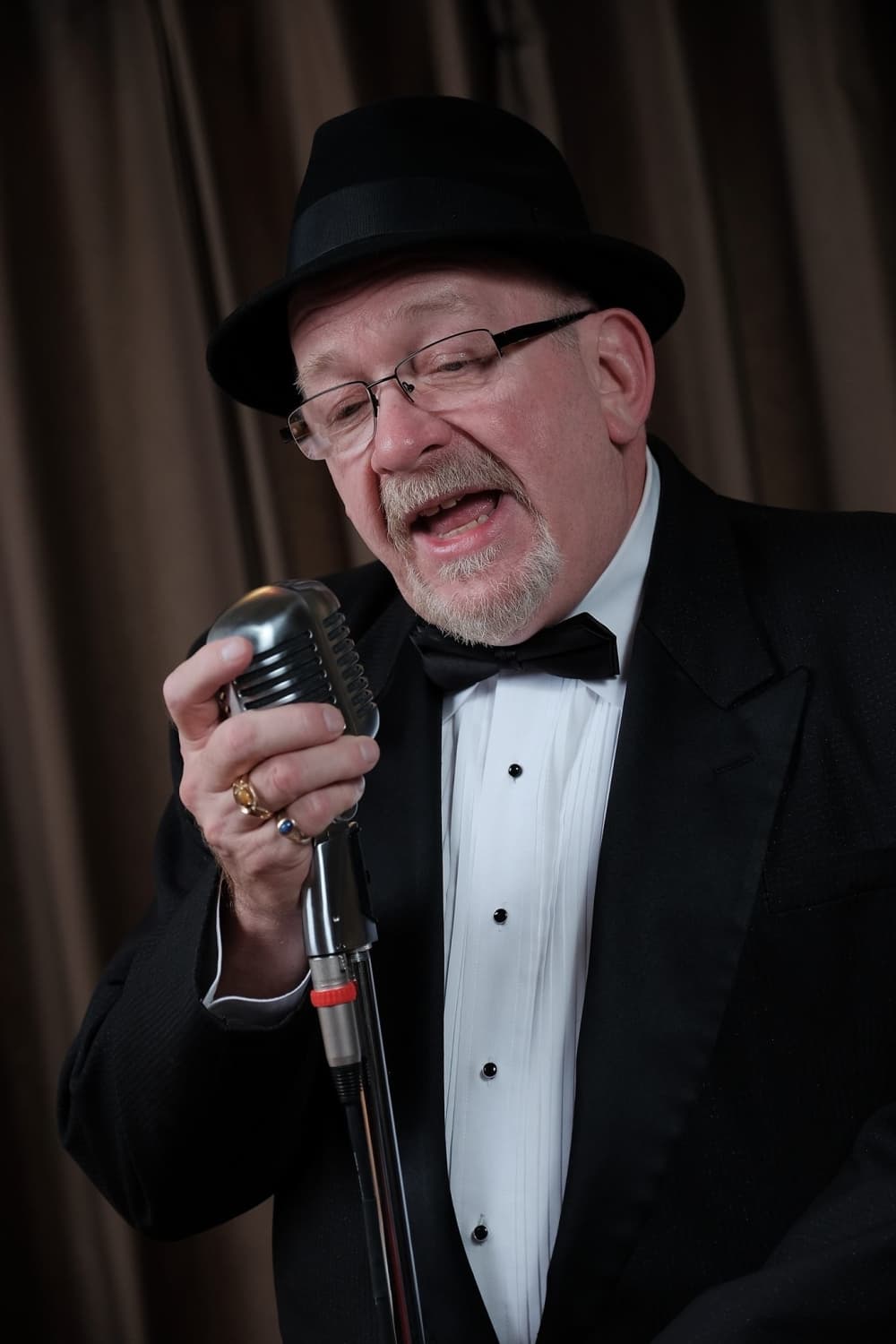 An image of Ken Kruse singing. 