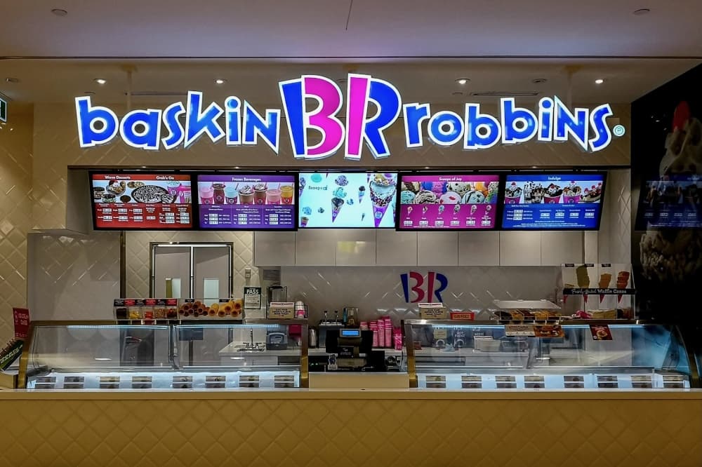 Baskin Robbins being outfitted in Leander