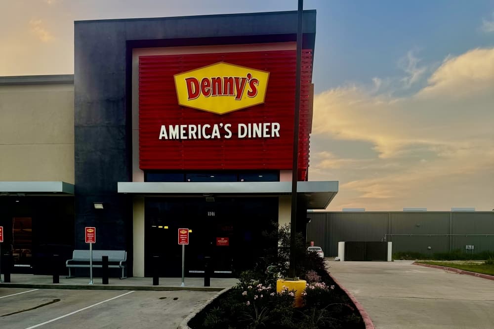 Denny's closes on I-45 in Shenandoah