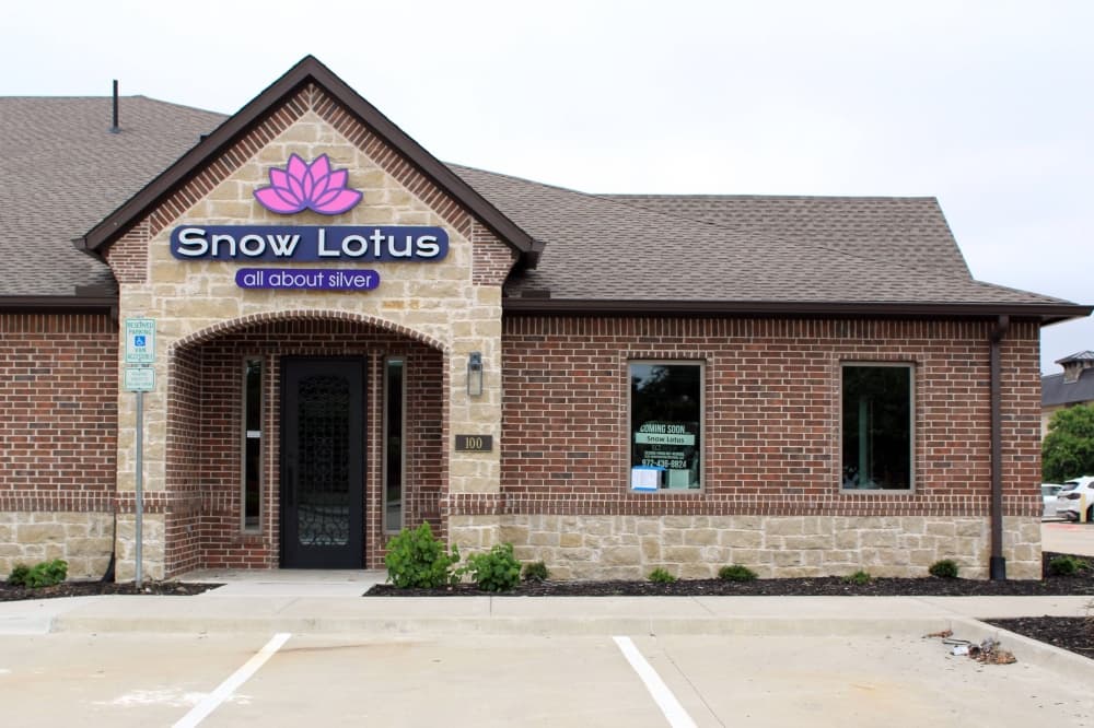 Snow Lotus sells silver Indian gifts, jewelry in Frisco