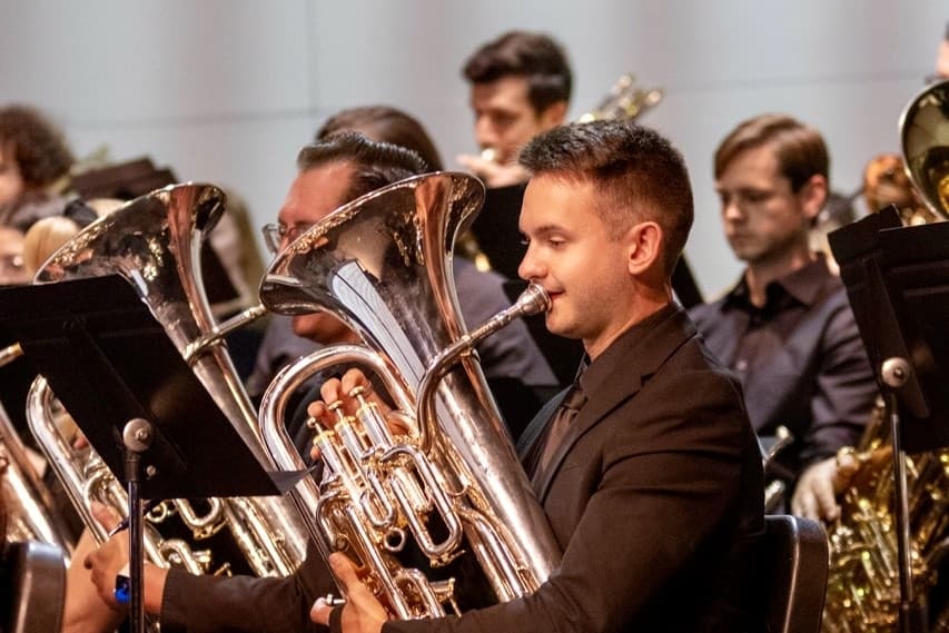 band playing