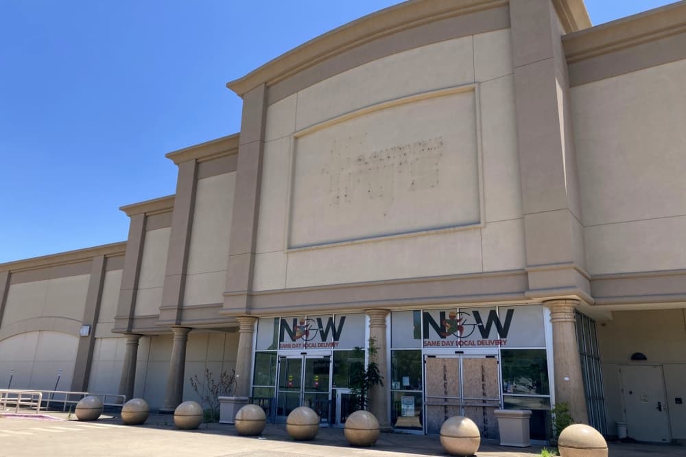 Plano council approves office warehouse at former Fry’s Electronics building