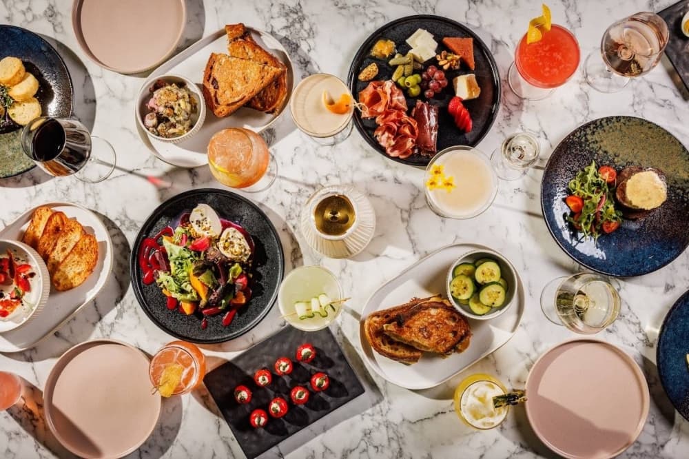 Overview of various dishes of food. 