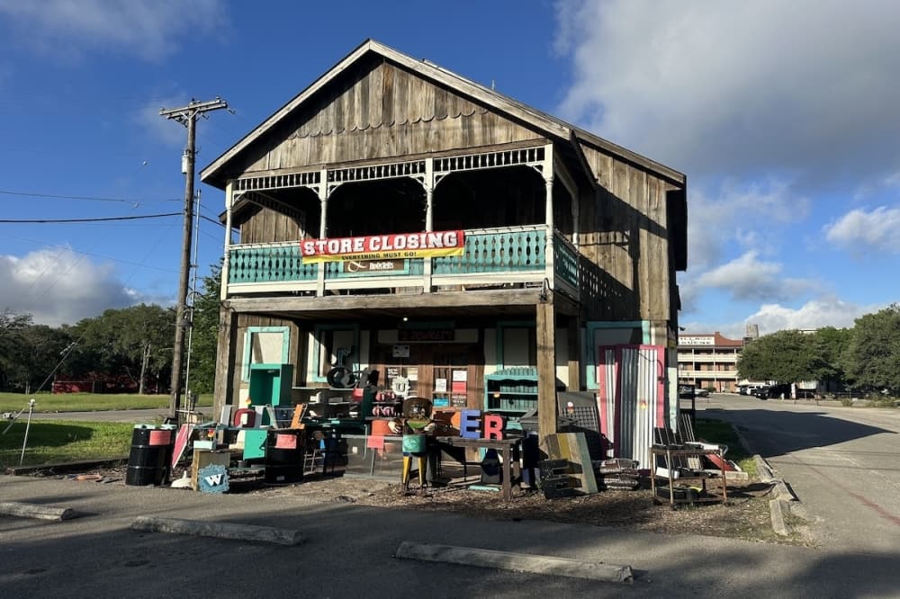 Rusty Bugs & Roosters to close after 26 years in Gruene