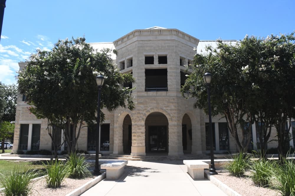 Kendall County commissioners approve tax rate decrease