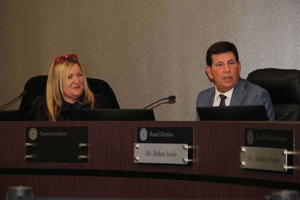 Humble ISD trustees approve policy banning cellphone use during school hours