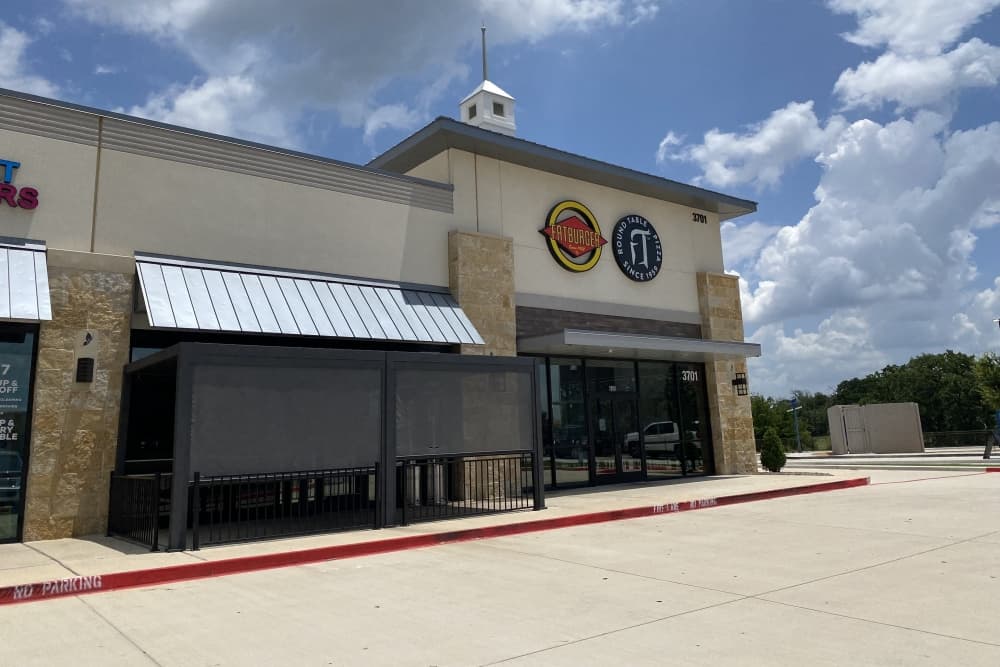 Fatburger, Round Table Pizza close in Bartonville