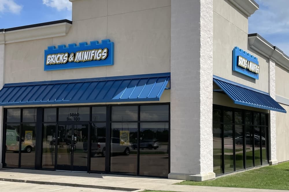 The storefront of Bricks andn Minifigs Keller.