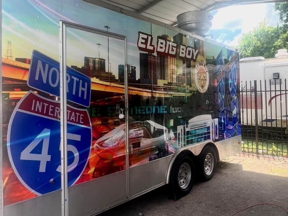 El Big Boy trailer exterior