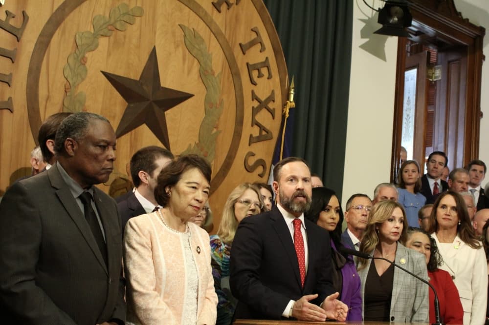 Gov. Abbott orders arrest of 50+ Texas House Democrats who left state to fight congressional redistricting