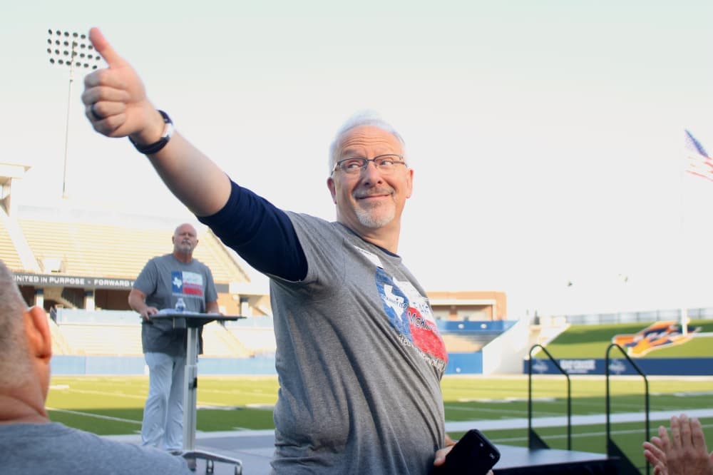 Kenneth Ussery thumbs up