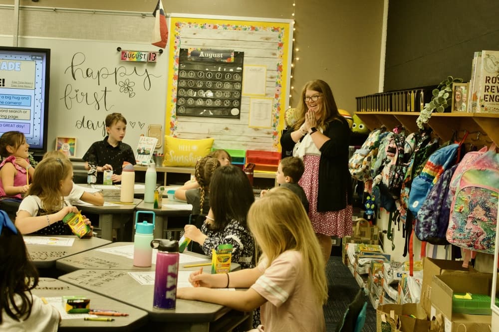  Mrs. Sifford talks with students in her second grade class.