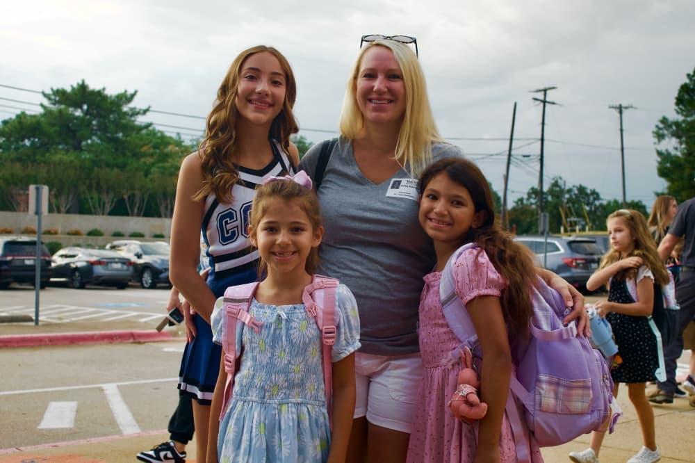 GCISD students and parents pose for photos. 