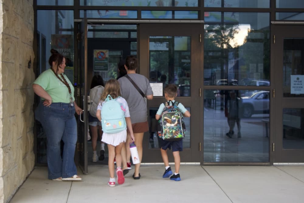 Students enter Tadlock Elementary for the first day of school for Frisco ISD on Aug. 13. (Samantha Douty/Community Impact)