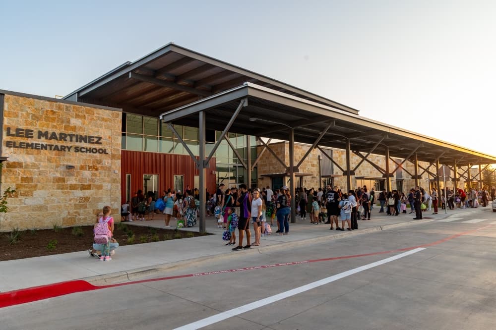 Parents line up to sign in for the first day of school. (Courtesy Hutto ISD)