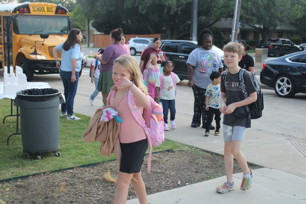 Richardson ISD to require district issued badge for student bus riders