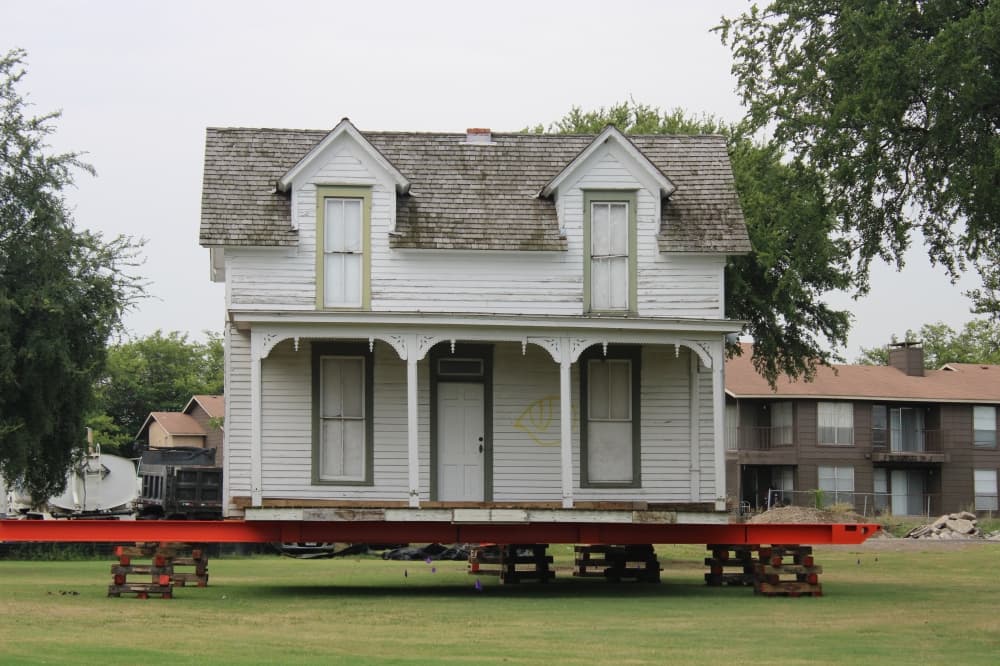Richardson landmark, Miss Bell’s House, relocated to Huffhines Park