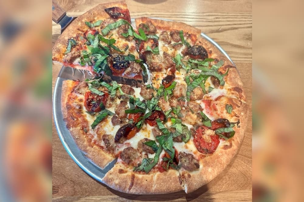 Hideaway Pizza now serves specialty pizzas, sandwiches in Fort Worth