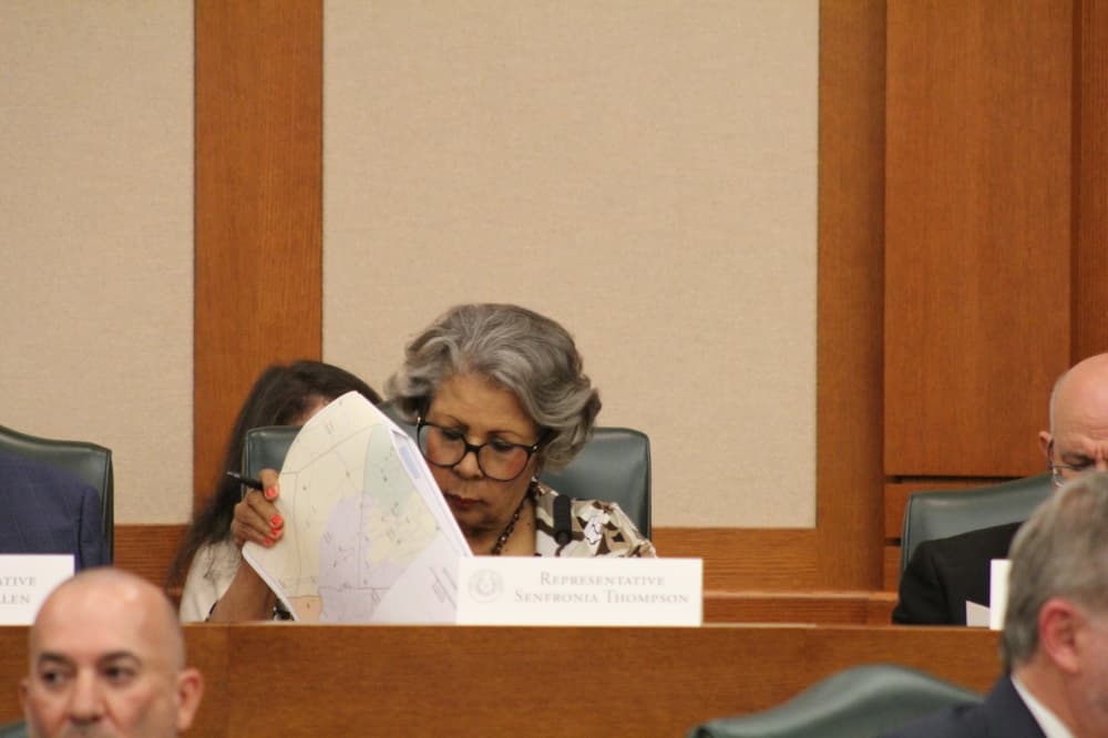 Rep. Senfronia Thompson, D-Houston, studies a proposed congressional map during an Aug. 18 committee meeting. (Hannah Norton/Community Impact)
