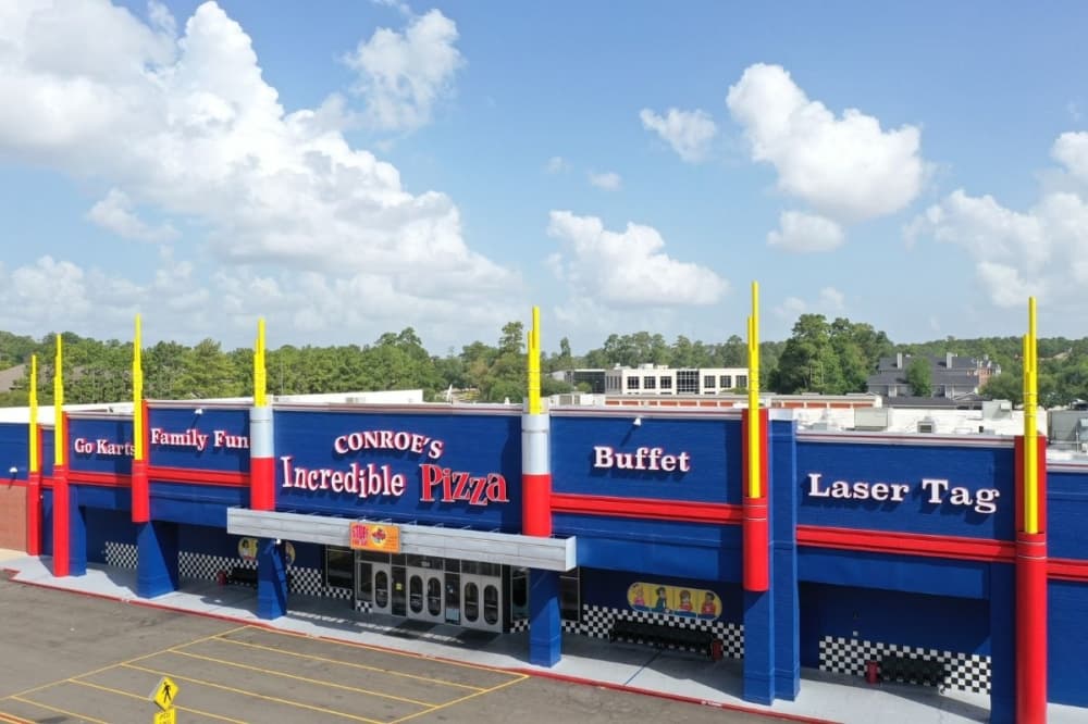 Conroe's Incredible Pizza Co. building