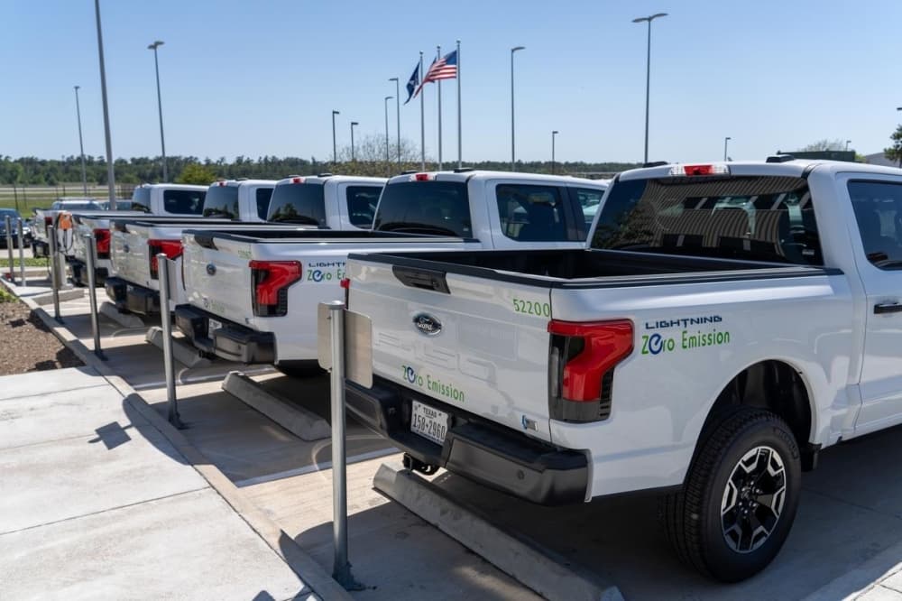 Houston approves purchase of 35 electric vehicles for Houston Airport System