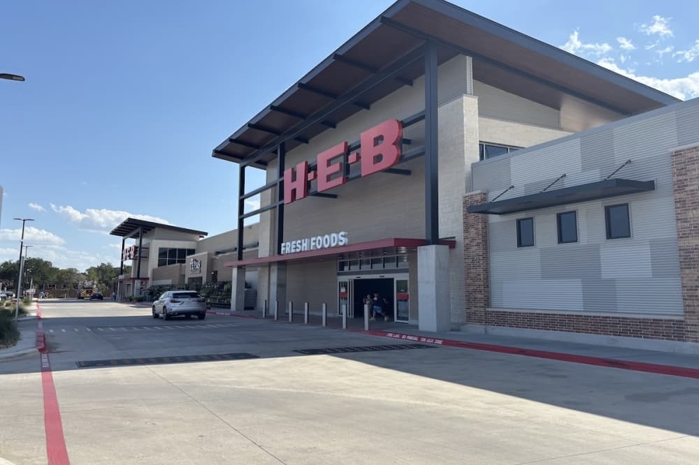 New H-E-B opens near UTSA in North San Antonio
