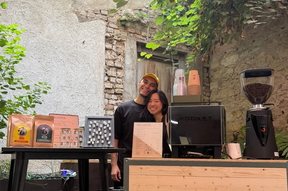 An image of Mú Coffee owners. 