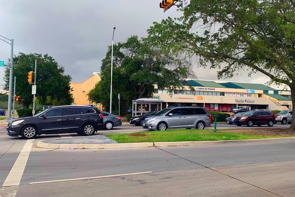 Houston passes a ban on pedestrians standing, sitting on medians