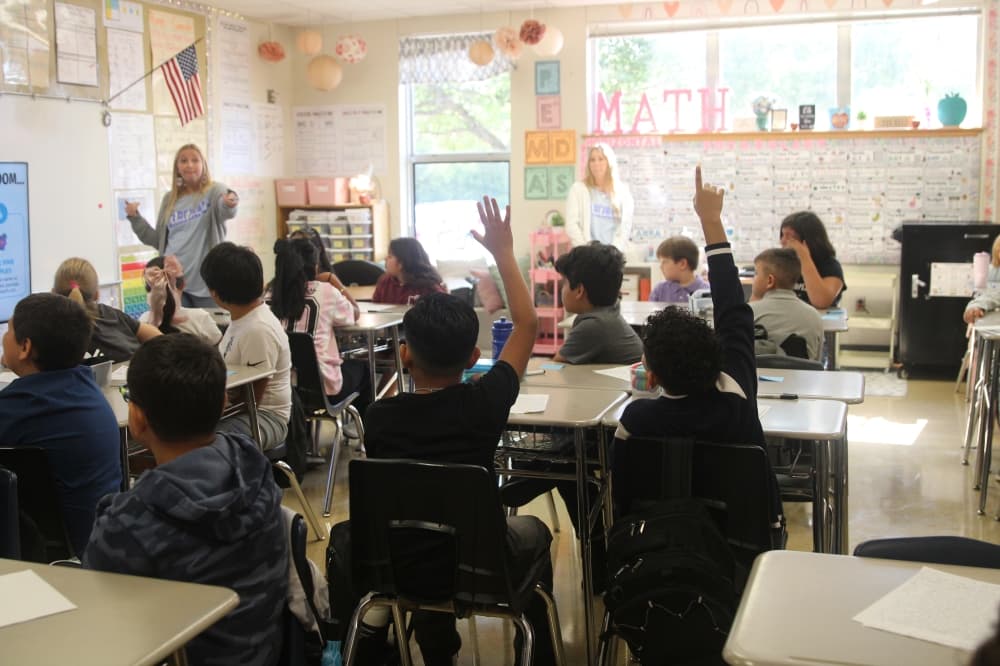 Cellphone ban, library materials: 8 new Texas laws impacting public schools