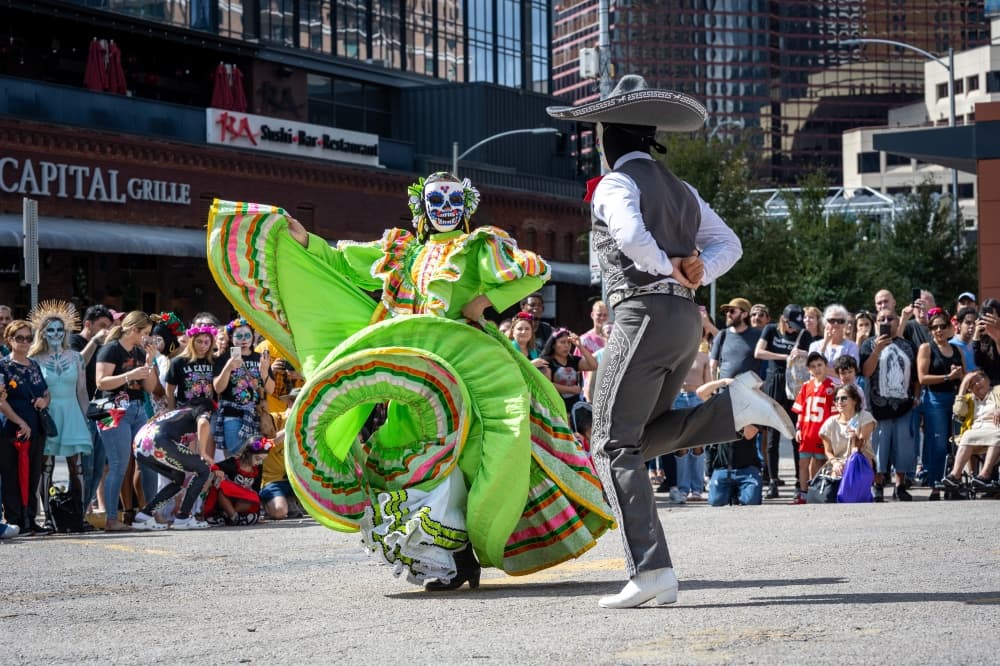 An image of two dancers performing at a previous Viva La Vida. 