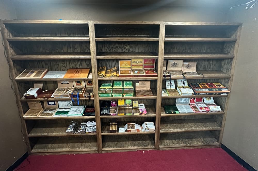 Argyle Cigar & Smoke sells cigars, vapes