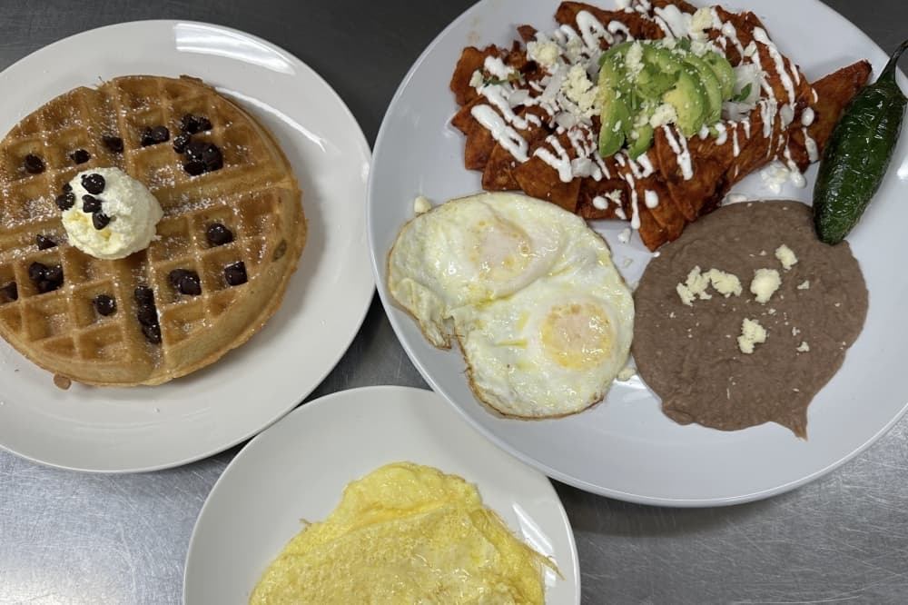Main St. now offers breakfast platters, burgers and sandwiches in Keller