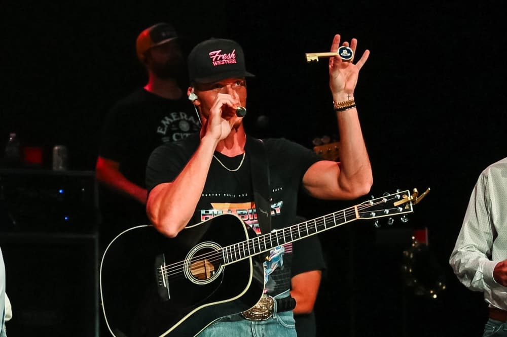 Parker McCollum recognized with proclamation, key at The Woodlands performance