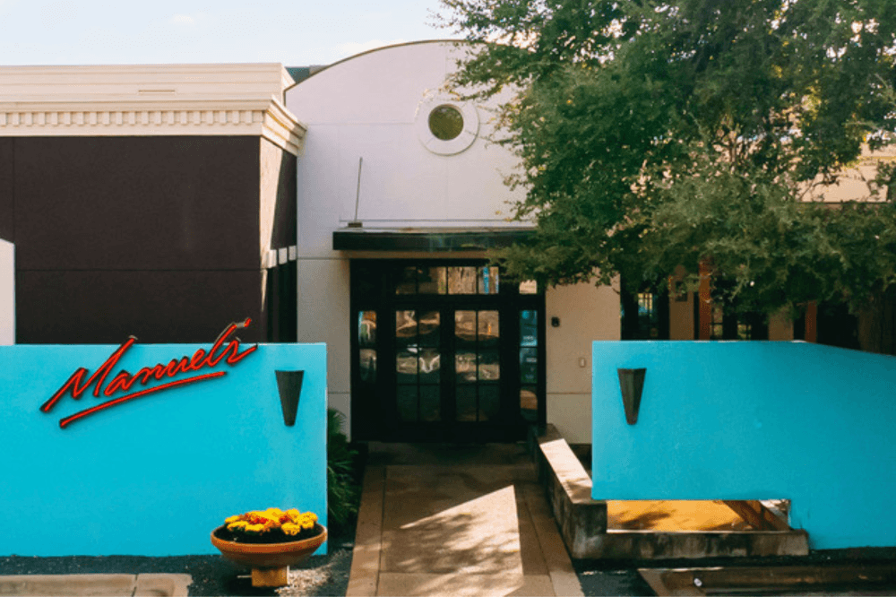 An image of the outside of the restaurant. 