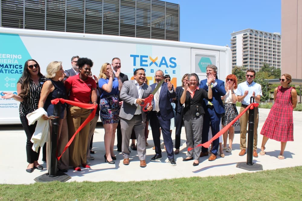8 new mobile STEM labs to visit 270 Texas school districts this school year