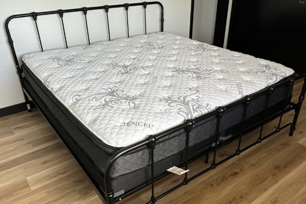 Texas Mattress King opens in Pearland