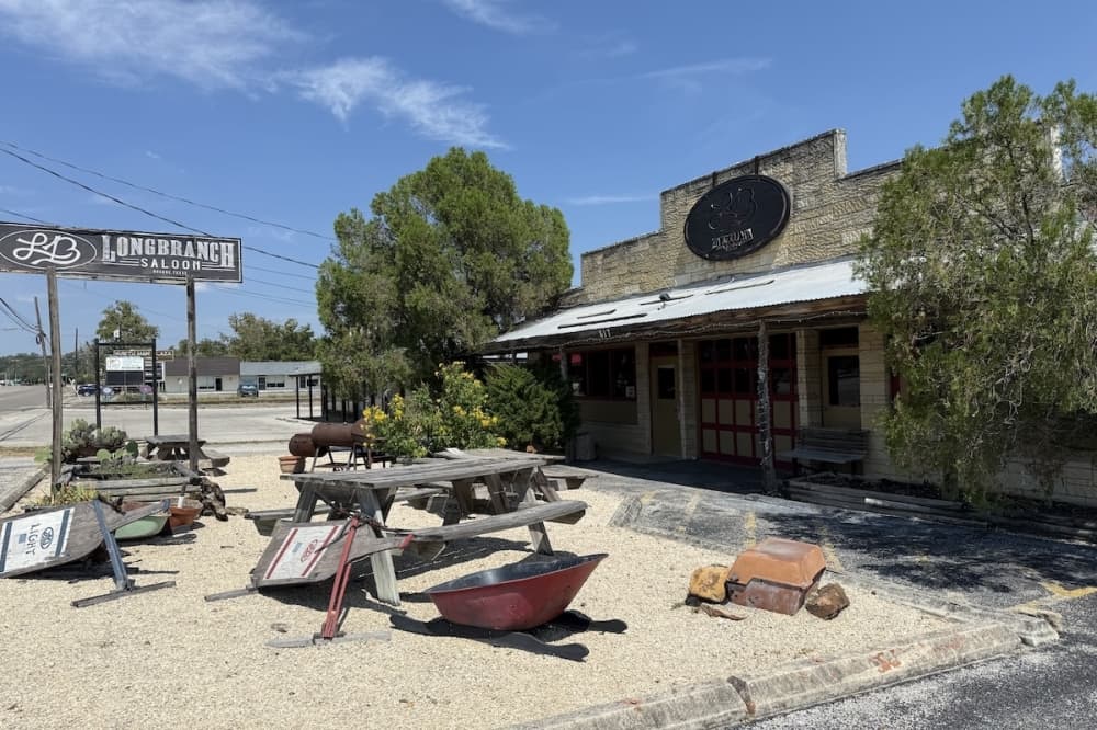 Longbranch Saloon owner to retire, sell business after 30 years in Boerne