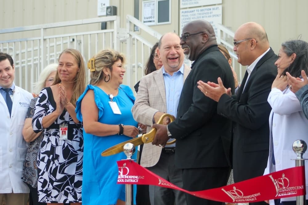 Judson ISD, University Health officials celebrate opening of new health center, wraparound services clinic
