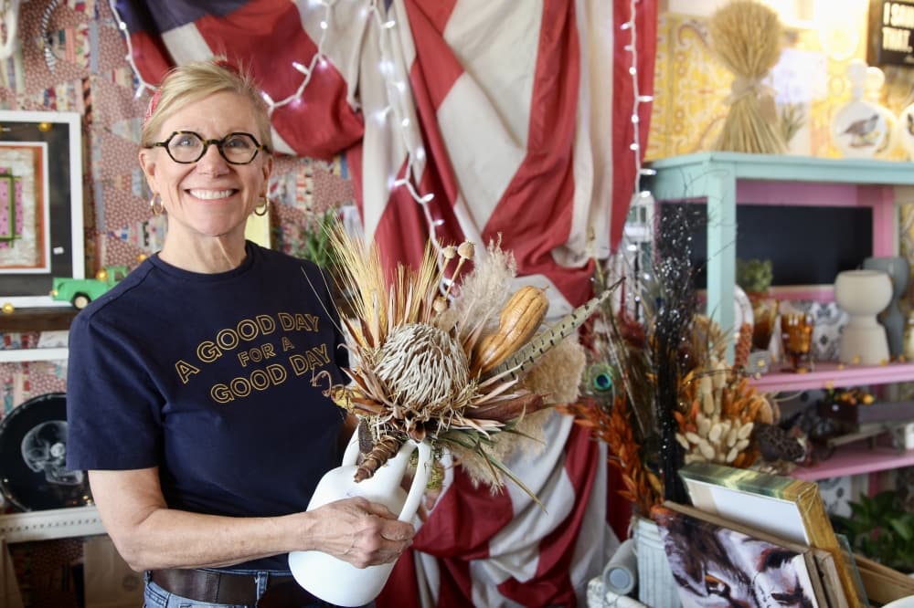 In addition to flower arrangements, the store also has an array of antique and new gift offerings including cards, jewelry, art, trinkets and more. (Katlynn Fox/Community Impact)
