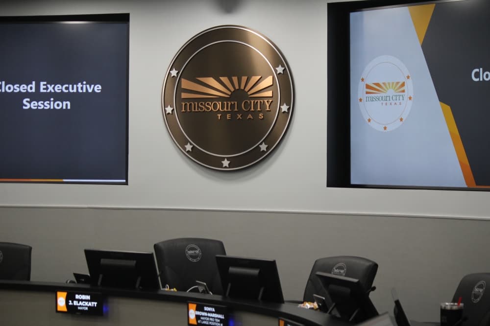 Missouri City City Council approves first reading to prohibit new smoke shops