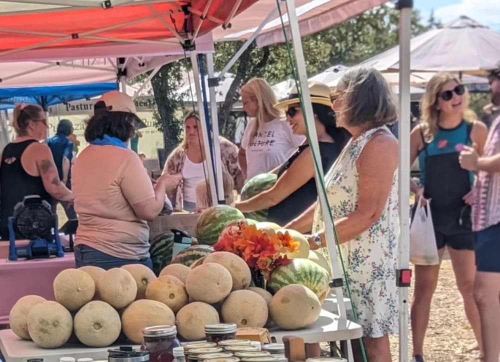 woman buying produce 