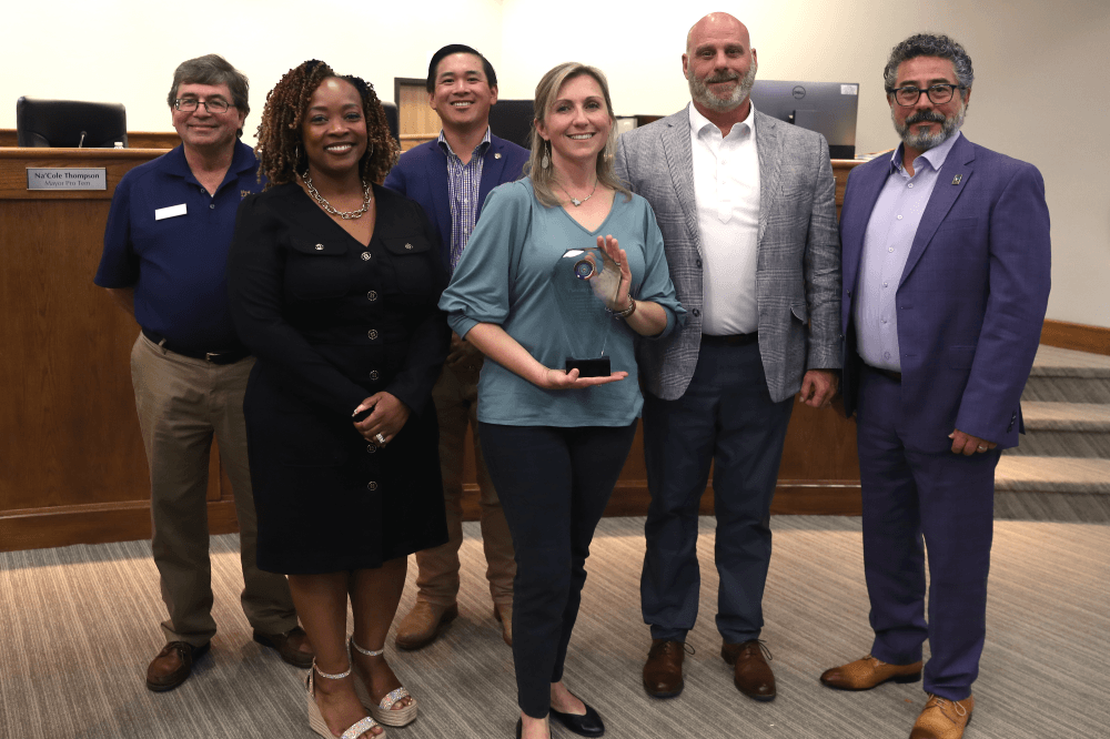 Leander community comes out to bid farewell to outgoing mayor