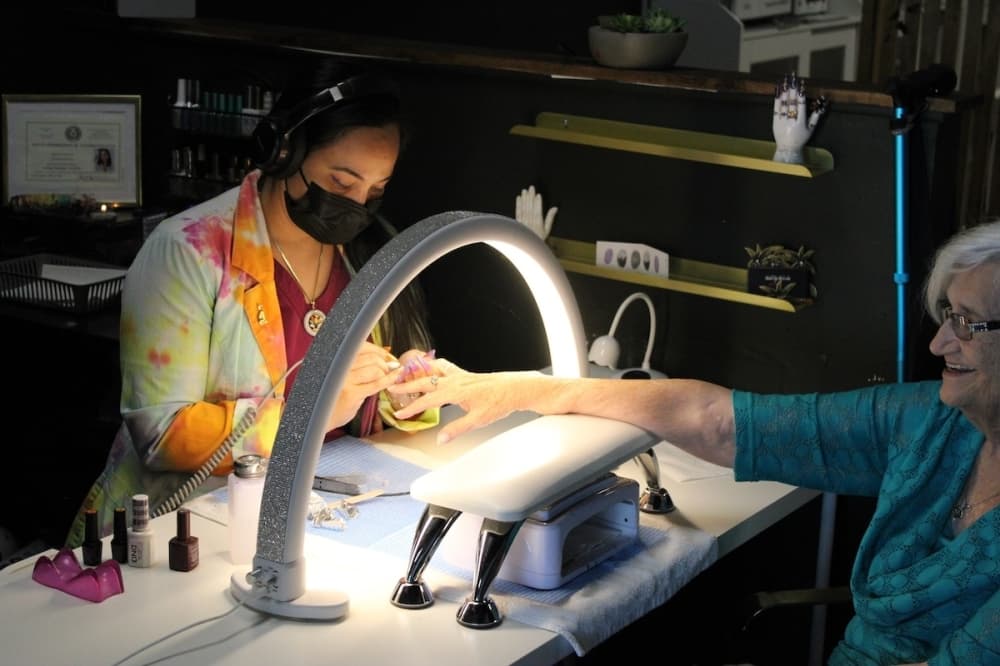 Locally owned beauty salon opens in Live Oak