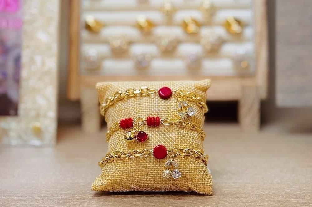 MIMIIs launches jewelry, accessory storefront in New Caney