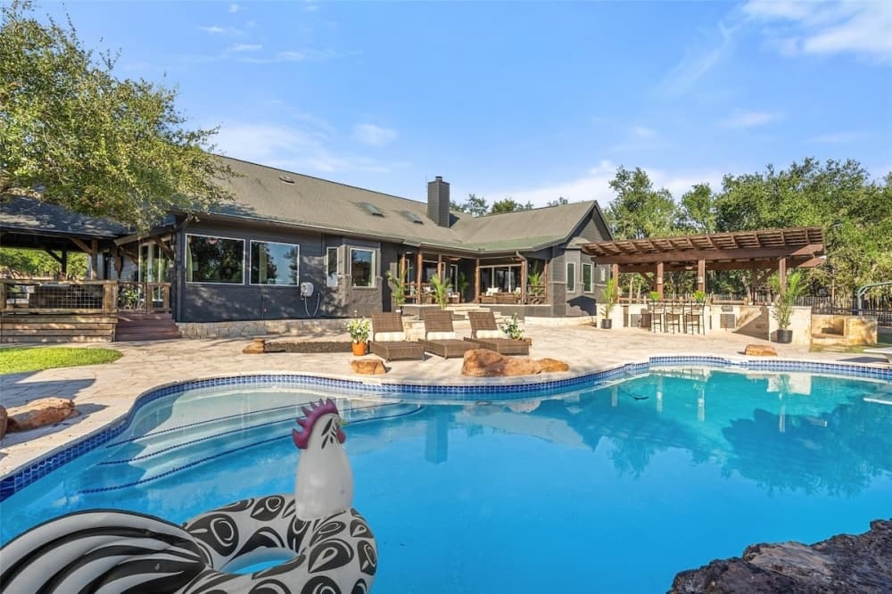 Southwest Austin, Dripping Springs homes spend slightly less time on the market in September year over year