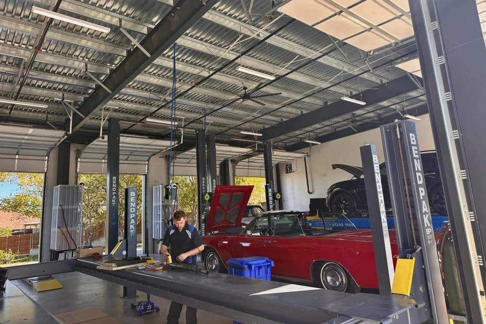 Auto Experts of Roanoke offers car repair services