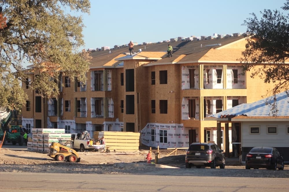 192-unit apartment complex under construction in Universal City