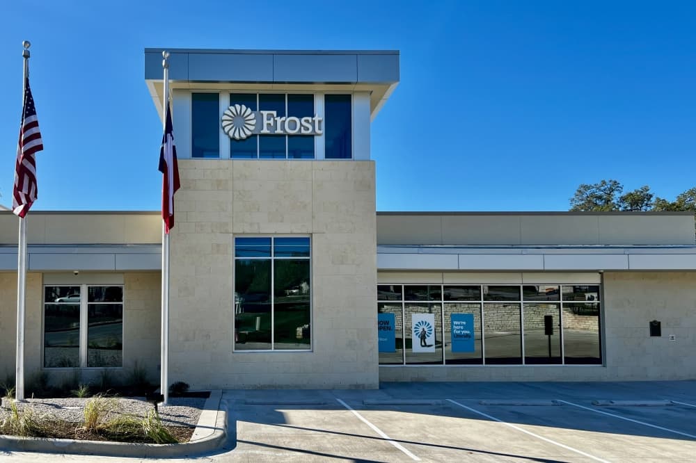Frost opens new financial center in Lakeway